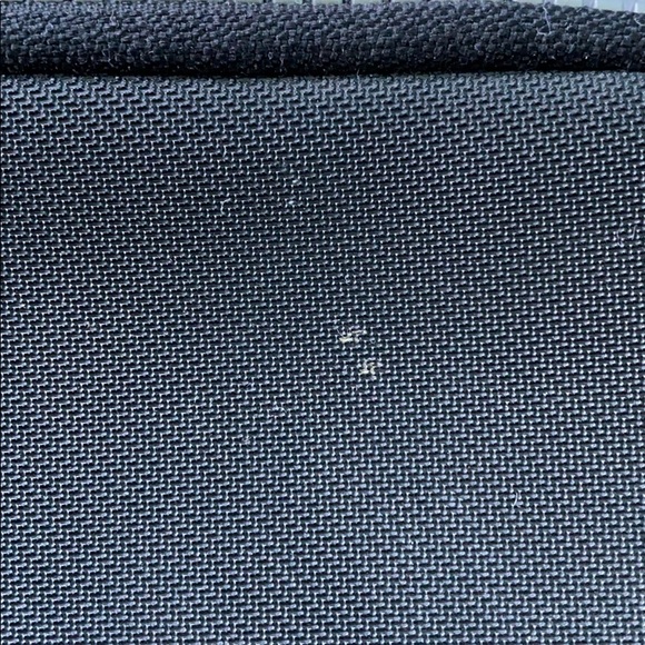 Black Kenneth Cole Reaction zip bag (small) - Picture 4 of 4